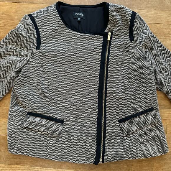 Jones New York black tan chevron print front side zip jacket size 18
b11 - Picture 2 of 5